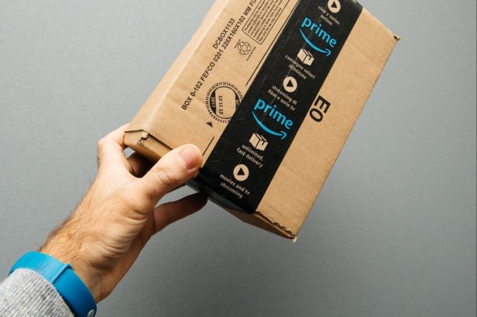 paquete amazon pareja coronavirus