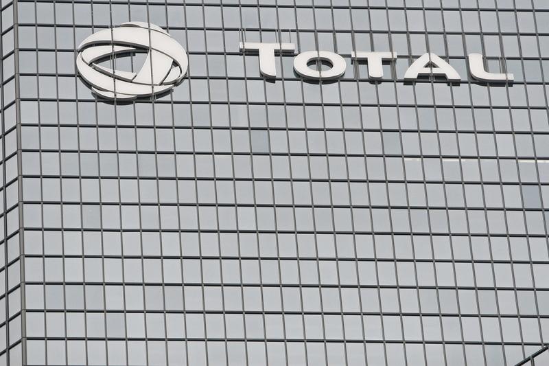 Total reduce un 99% su beneficio hasta marzo por  colapso del petróleo, pero mantiene el dividendo