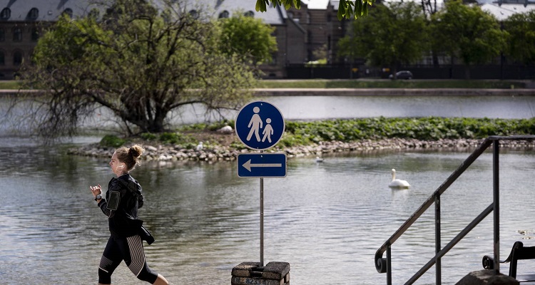 Coronavirus bancos y farolas Merca2.es