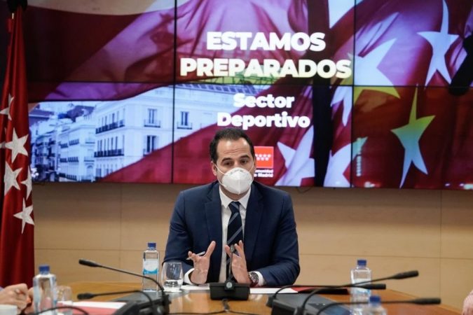 aguado reunion con el sector deportivo y con representantes de gimnasios de la region2 Merca2.es