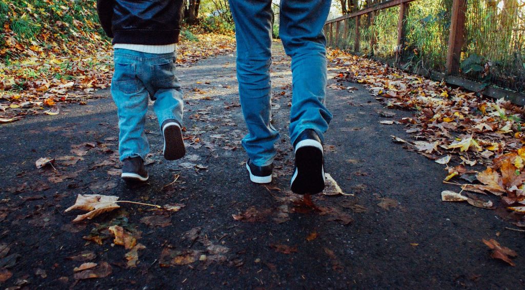 caminar hacer deporte niños