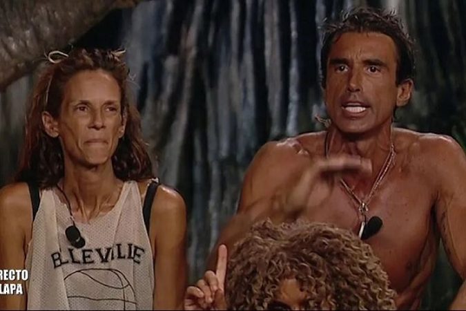 enfrentamiento con Elena Rodríguez