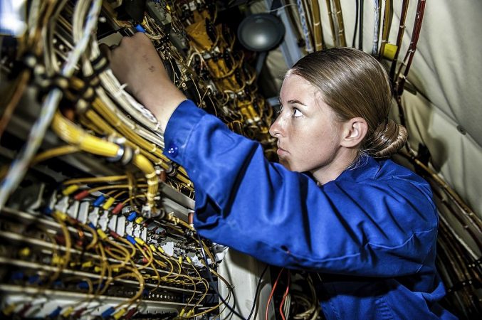 perfiles grandes empresas, ingeniero eléctrico