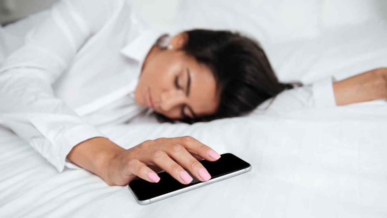 razon no dormir telefono Merca2.es