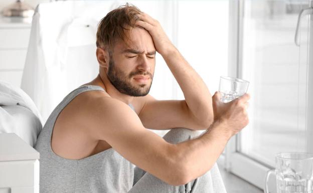 Trucos infalibles para quitar la resaca en pocos minutos