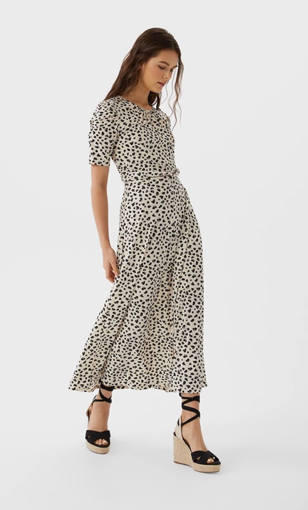 Vestido midi Stradivarius estampado