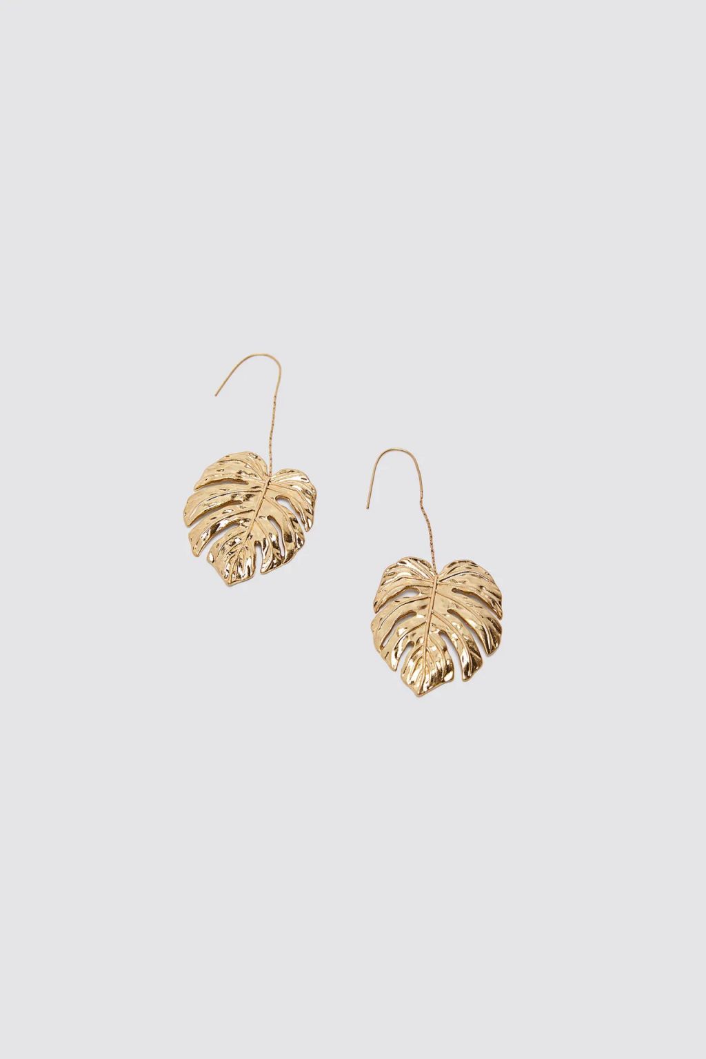 pendientes hoja relvieve zara