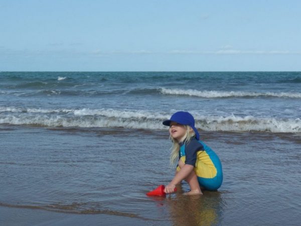 Baño de niño, mentiras, madre