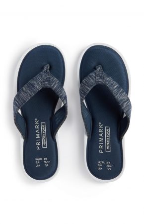 Chanclas azules acolchadas