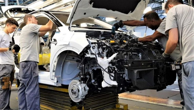 Automoción: retos y oportunidades de invertir en un sector cambiante 2 Merca2.es Mesa Auotomoción