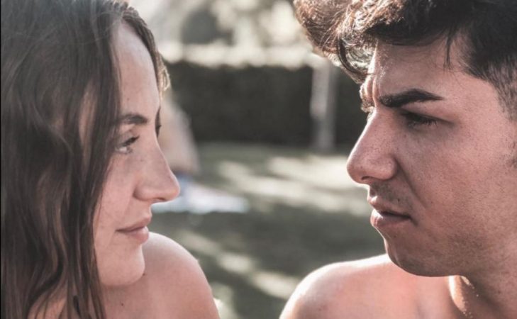 Rocío Flores con su pareja