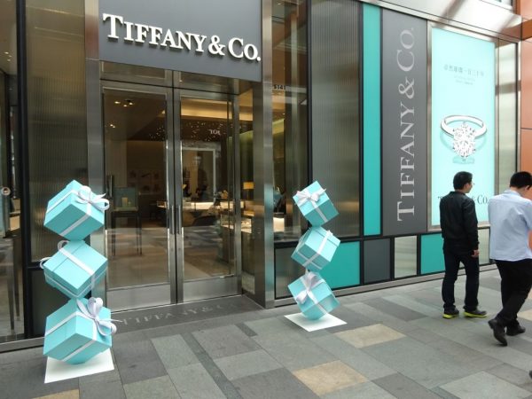 Tiffany & Co. logo, origenes Avon, Nokia, Coca-Cola, etc.