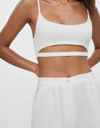 El chándal más viral de Bershka y otras prendas veraniegas que no paran de venderse 9 Merca2.es top cropped cut-out bershka