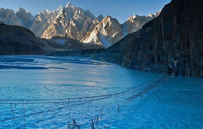 Puente de Hussaini de Pakistán aventuras