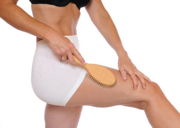 El cepillo en seco tiene buenos beneficios en la lucha contra la terrible celulitis