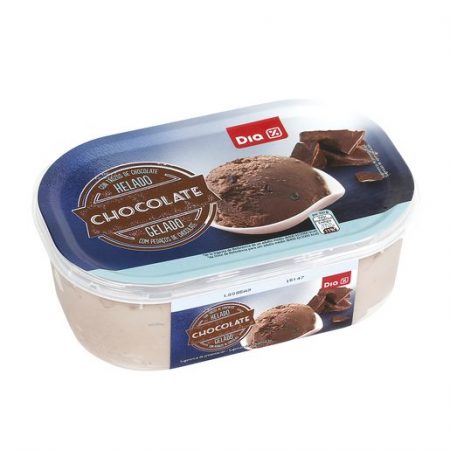 Helado de chocolate con trocitos de chocolate 