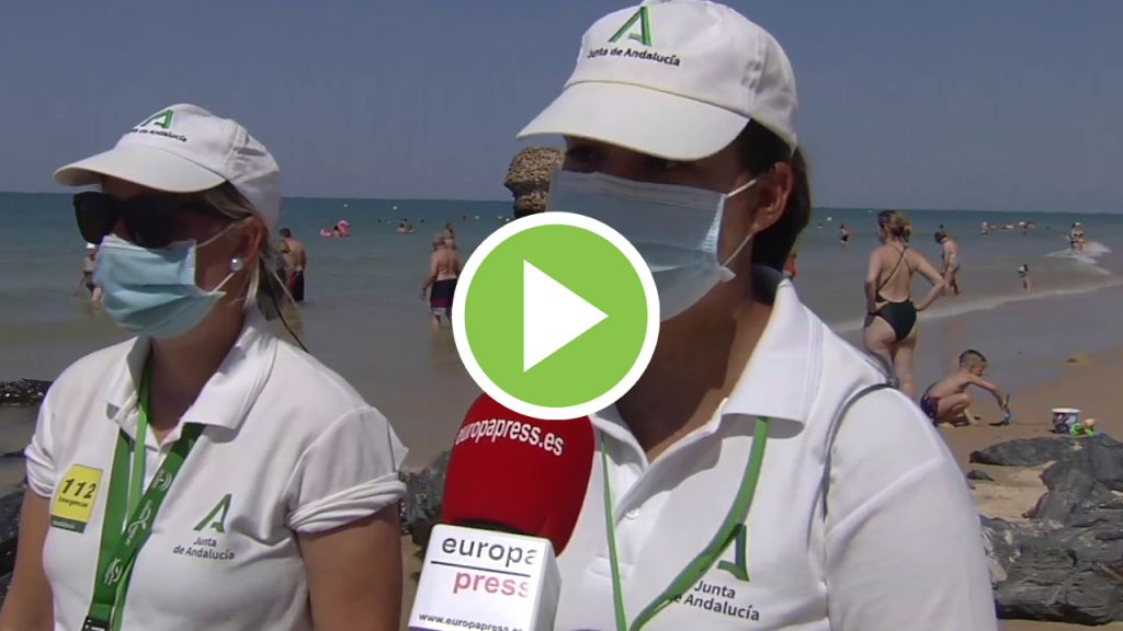Primer día de mascarilla obligatoria en las playas de Andalucía