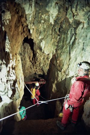 Sima de San Martín, aventura