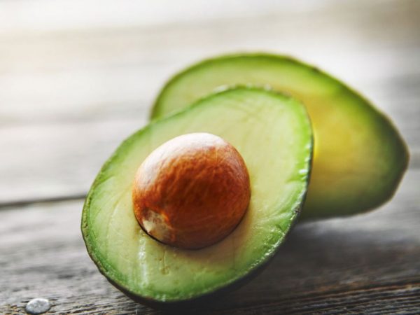 Los mejores alimentos para evitarte el estreñimiento 7 Merca2.es Aguacate y sus beneficios para el estreñimiento