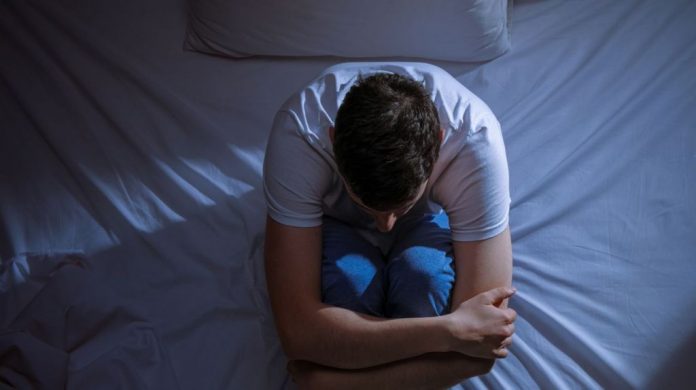 Si engordas y no sabes por qué, debes cambiar estos hábitos nocturnos