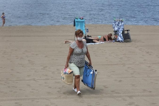 Mascarillas en la playa: las claves para que no te multen 6 Merca2.es mascarilla-obligatoria-1