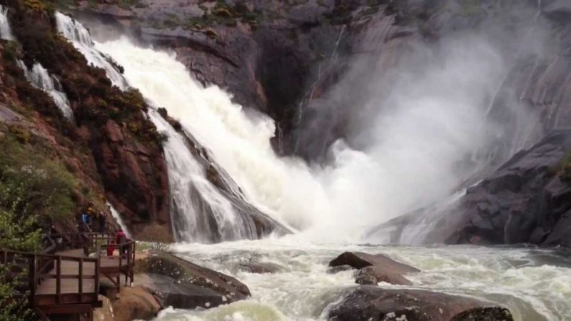 Paraísos de España para perderte estas vacaciones 22 Merca2.es cascada ezaro