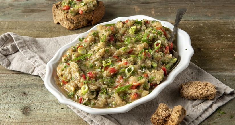 Ensaladas de verano: la solución para la dieta y el calor 45 Merca2.es melitzanosalata-ensaladas-de-verano