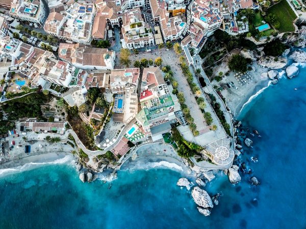 Nerja, pueblos junto al mar para vacaciones en España
