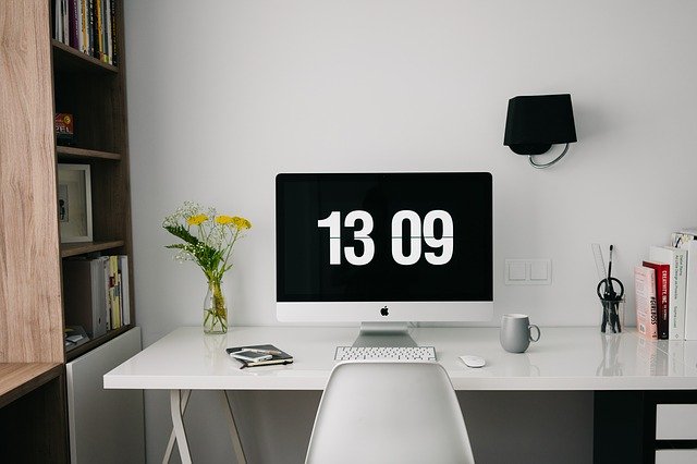 Arranca con buen pie, así deberías decorar tu primera oficina