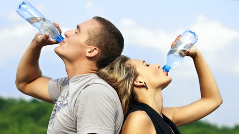 La botella de agua siempre está contigo 