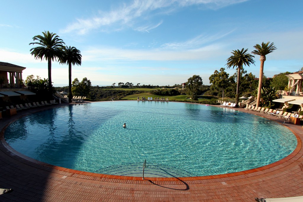 Pelican Hill, piscinas