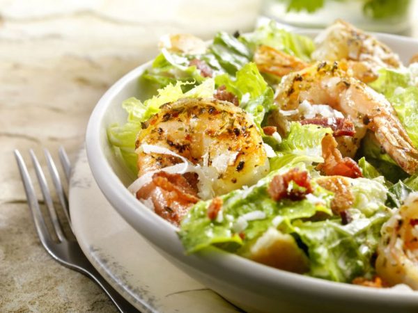 receta facil de ensalada cesar con camarones Merca2.es