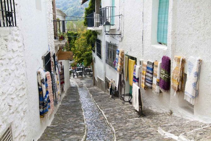 Pampaneira en Granada tu destino familiar para unos días de encanto