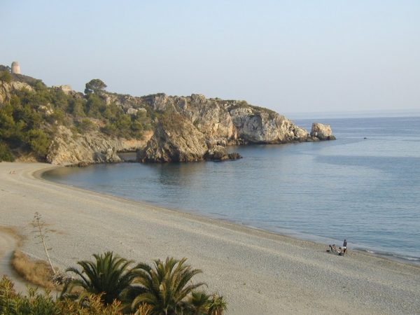 Las playas más escondidas de Málaga y Granada para disfrutarlas solo tú 7 Merca2.es el cañuelo