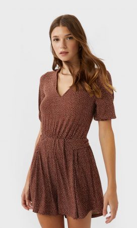 Mono corto de escote pico  