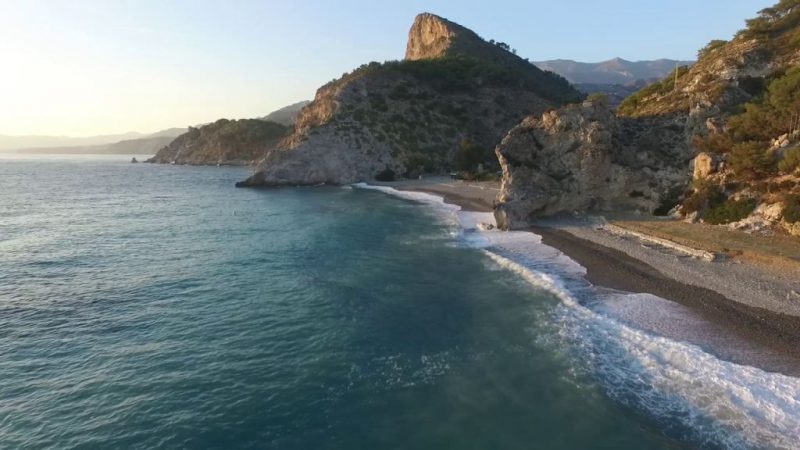 Las playas más escondidas de Málaga y Granada para disfrutarlas solo tú 10 Merca2.es playa cantarrijan