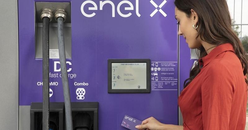 Enel X se asocia con Uber en EEUU para que sus conductores usen sus puntos de recarga