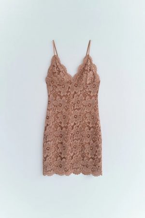 vestido encaje rosa zara