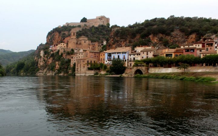 Pueblos de Barcelona con encanto para una escapada 8 Merca2.es miravet