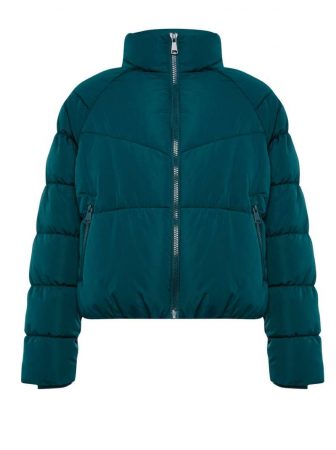 Abrigos de Primark de su colección sostenible que van a petarlo en las tiendas 10 Merca2 abrigo acolchado primark