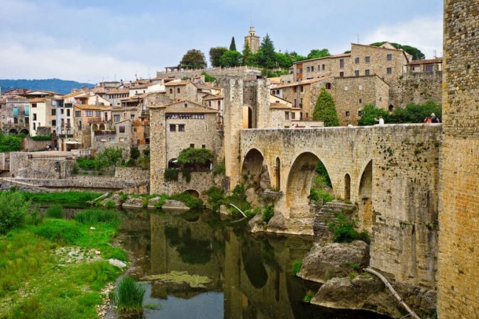 Pueblos de Barcelona con encanto para una escapada 1 Merca2.es pueblos besalu