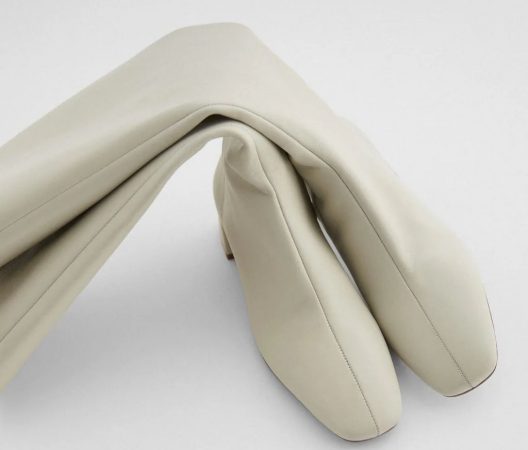 La piel, un must have de Zara en zapatos para el otoño 2020