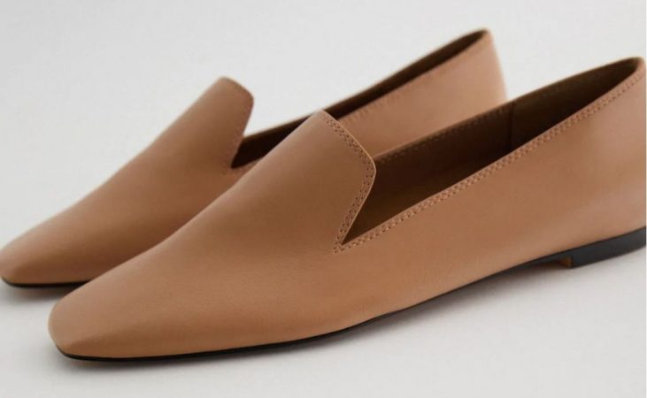 elegantes mocasines de Zara en tono marrón-beige