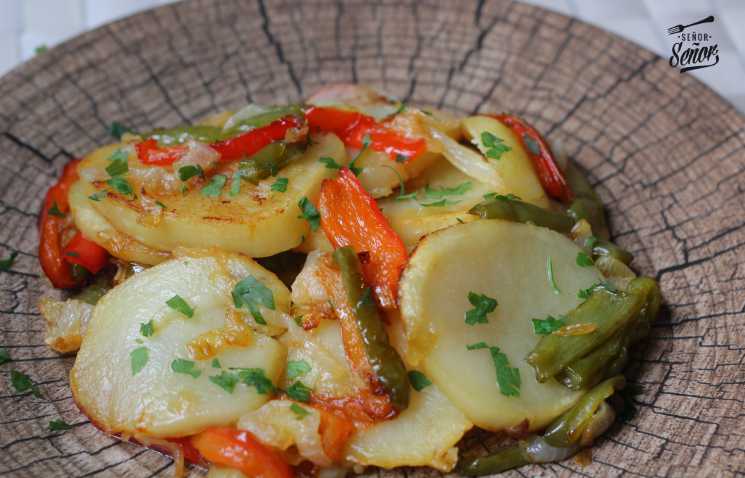 Patatas a lo pobre: los pasos para hacer esta mítica guarnición