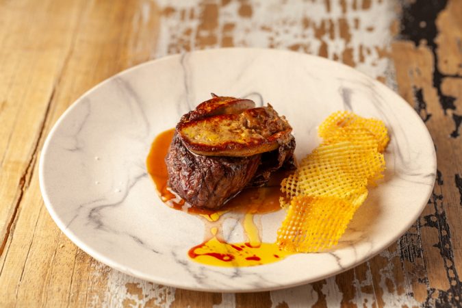 Candela Madrid: los mejores sabores con inspiración madrileña en Chamartín 5 Merca2.es solomillo con foie de Candela Madrid
