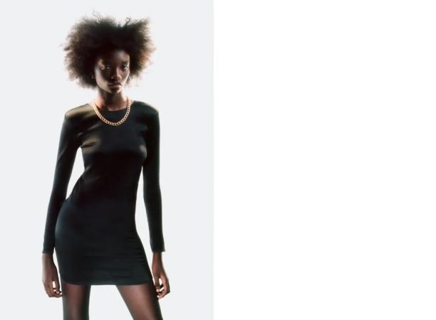 Looks de entretiempo de Zara que fascinan y se agotan en horas 70 Merca2 vestido satinado zara