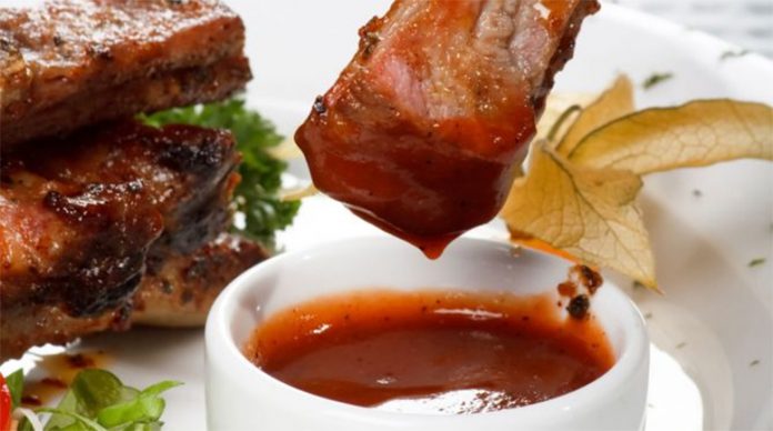 Cómo hacer paso a paso una salsa barbacoa mejor que la del supermercado