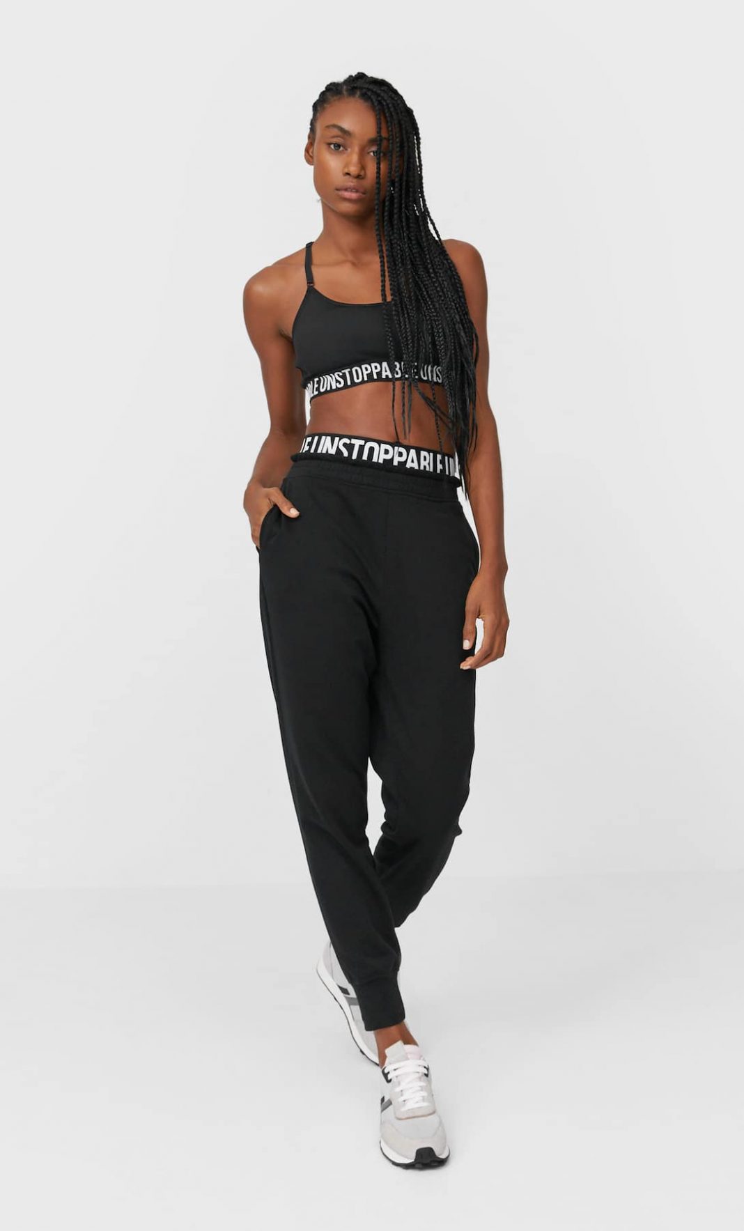 bralette deportivo y pantalon jogger stradivarius