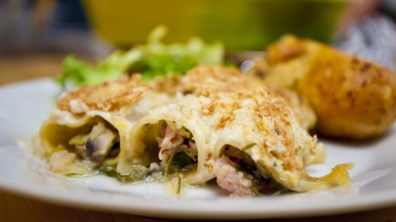 canelones gratinados con bechamel berenjena