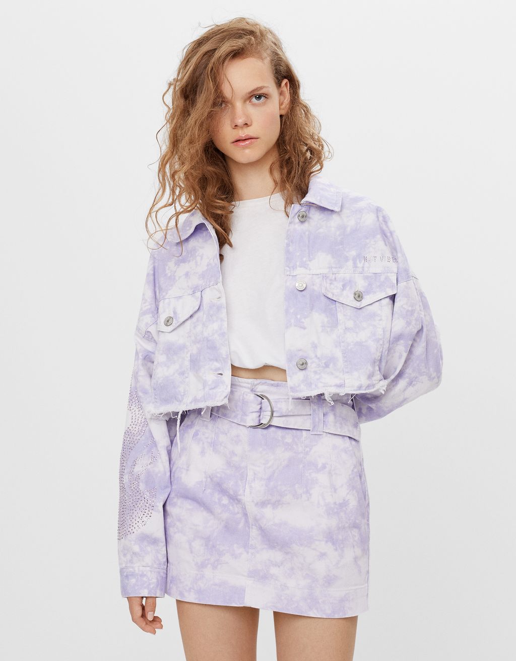chaqueta cropped tie dye bershka